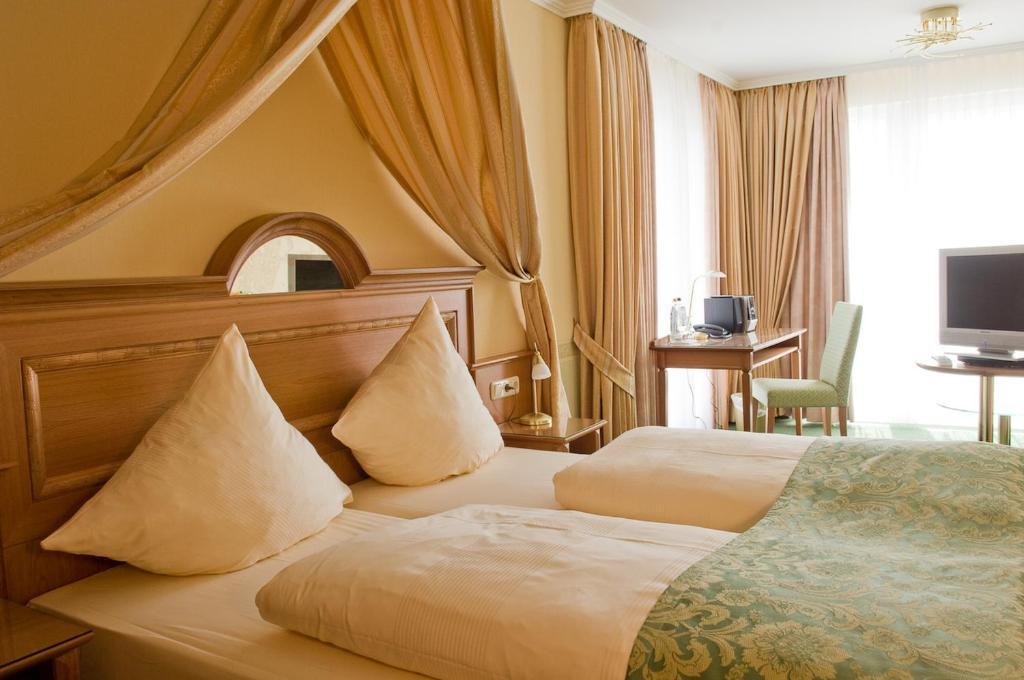 Moselstern Hotel Brixiade &Triton Cochem Ruang foto