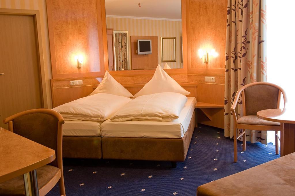 Moselstern Hotel Brixiade &Triton Cochem Ruang foto